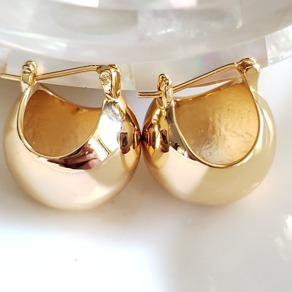 New! Basket Of Gold Hoop Earrings - Picture 8 of 11